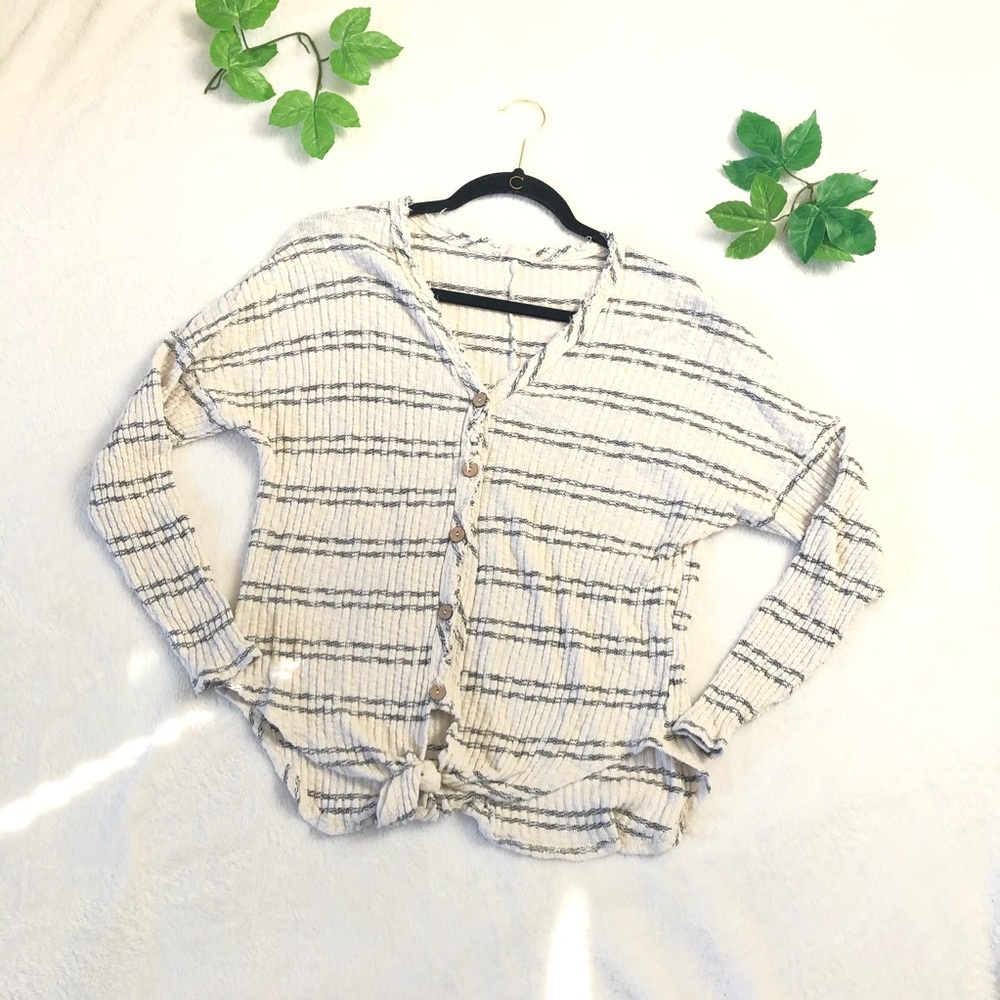hummingbird Tie Front sleeve Blouse